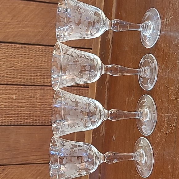 Elegant Etched Crystal Glass Cordial Cocktail Glasses - Picture 6 of 7